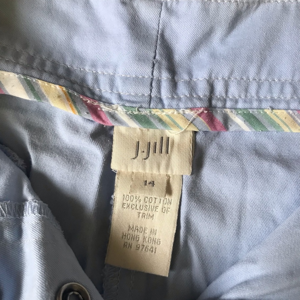 Light blue J.Jill shorts with cream stitching in EUC - Picture 4 of 9